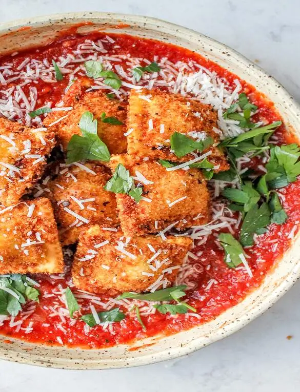 Crispy Fried Ravioli with Spicy Marinara Dipping Sauce