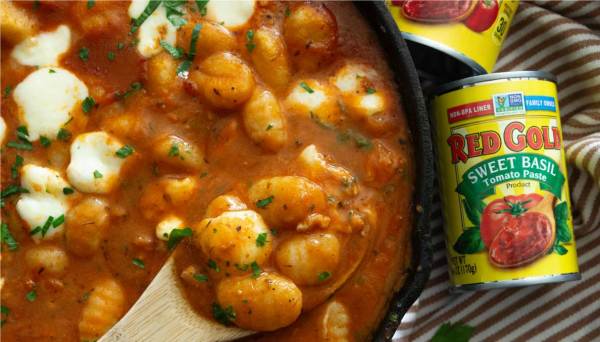 Cheesy Chicken and Gnocchi Skillet