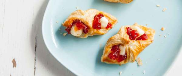 Brie Cheese in Puff Pastry with Tomato Jam