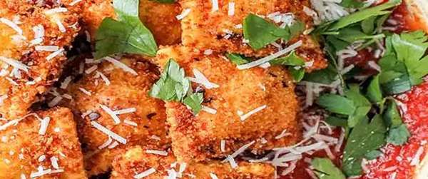 Crispy Fried Ravioli with Spicy Marinara Dipping Sauce