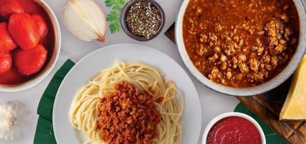 Ragù vs. Bolognese: Differences, Origins & Uses