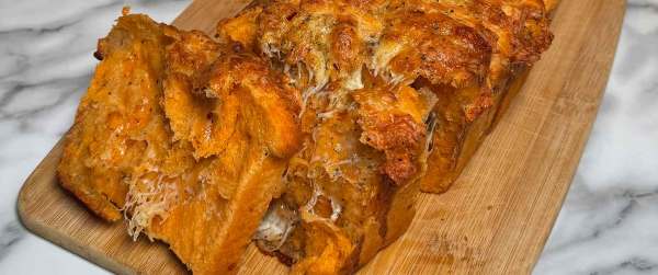 Tomato Parmesan Pull-Apart Bread